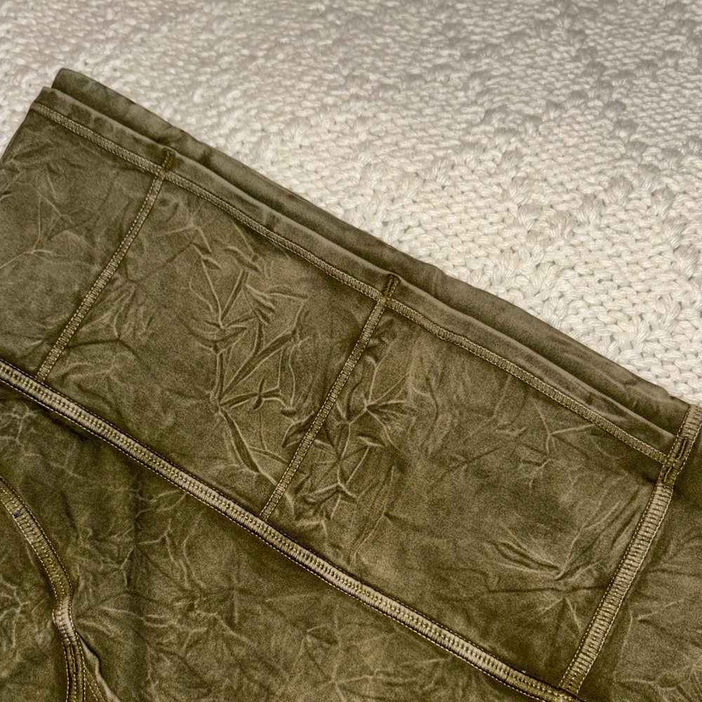 Lululemon Olive Green Women's Shorts - size 8 - Picture 9 of 10